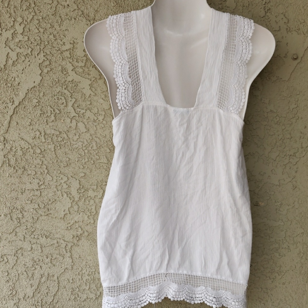 Kimchi blue white crochete sleeveless top - Picture 5 of 8